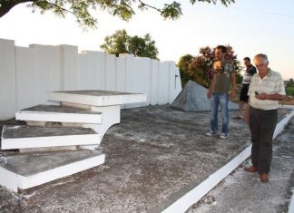 Έκλεψαν τον βωμό από το Μνημείο των Πεσόντων στα Καλύβια