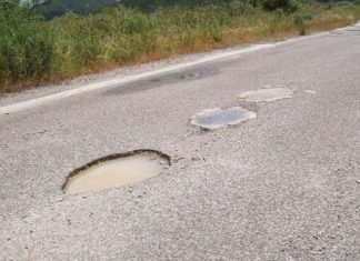 Αποζημίωση από το δήμο για τη λακκούβα