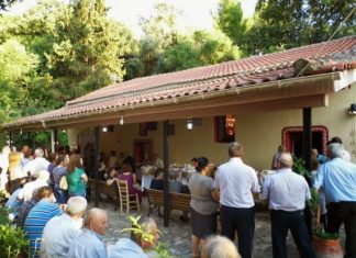 Εσπερινός στο ιστορικό ξωκλήσι του Αγίου Παντελεήμονα Σταμνάς