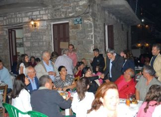 Mε μεγάλη επιτυχία και πολύ κόσμο η «Γιορτή μελιού και καρυδιού 2014» στα Κρυονέρια Ναυπακτίας