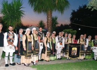 Το χορευτικό Ευηνοχωρίου στο Πετρωτό Αχαΐας