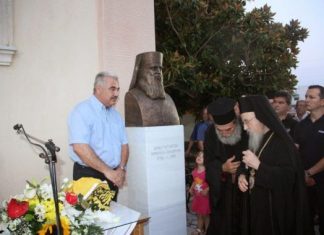 Έγιναν τα αποκαλυπτήρια της προτομής του Αρχιμανδρίτη Ιεροθέου Τριφύλλη στον Αστακό