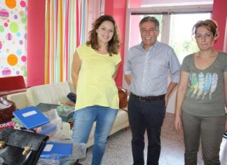 Η «Διέξοδος» προσέφερε σχολικά είδη στο «Χαμόγελο του Παιδιού» στα Καλύβια