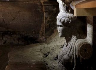 Με τις πλάτες άλλων