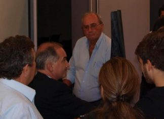 – Μα φαίνεται ξεκάθαρα στην ακτινογραφία, ο Κυριάκος πάσχει από σημιτίαση!