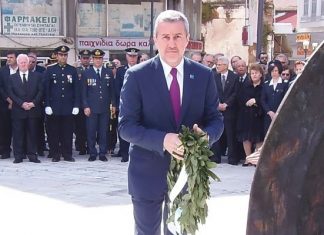 Ο Χρήστος Βασιλάκος εκπρόσωπος της Κυβέρνησης στην παρέλαση στο Αγρίνιο