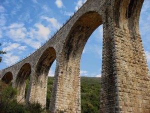 ΙΣΤΟΡΙΚΗ ΓΕΦΥΡΑ ΜΑΝΑΡΗ