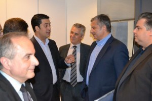 Ο νέος πρόεδρος της ΚΕΔΕ Γ. Πατούλης με τον δήμαρχο Αγρινίου Γ. Παπαναστασίου και τον δήμαρχο Μεσολογγίου Ν. Καραπάνο