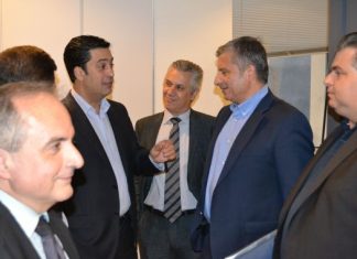 Γιατί πλακώθηκαν Παπαναστασίου και Καραπάνος ;
