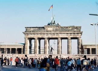 Bερολίνο : Όταν έπεφτε το Τείχος