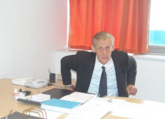 Φεύγω και αφήνω πίσω μου σιντρίμμια