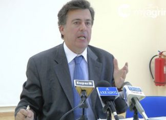 Τα στηθοσκόπιά σας και σ’ άλλη παραλία…