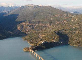 Λίμνη Κρεμαστών, άνθρωπος και φύση χέρι-χέρι