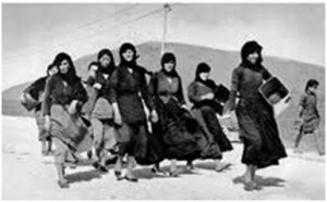 Μεσολογγίτισσες στο μεροκάματο του αλατιού  