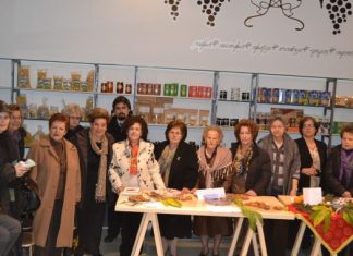 Το πρώτο γιορτινό τραπέζι μέσα στο «Παραμύθι από ζάχαρη»