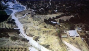  Ελληνιστικός οικισμός της Καλυδώνας πολύ κοντά στην είσοδο της σήραγγας της Καλυδώνας (πάνω αριστερά)