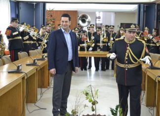 Τα κάλαντα στον δήμαρχο από τη Φιλαρμονική