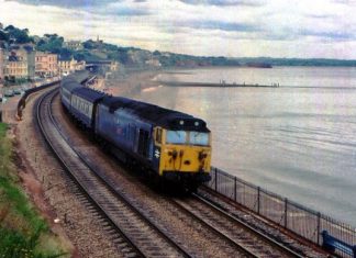 Το τρένο της εθνικής μυθολογίας τρέχει να συναντήσει τον τοίχο της εθνικής πραγματικότητας