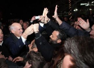 Η μοναξιά του Γιώργου Παπανδρέου στο Αγρίνιο χωρίς το Θάνο