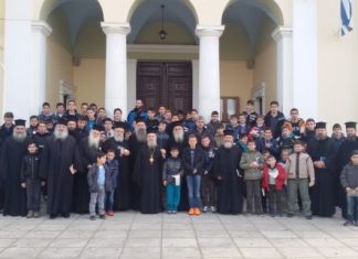 Με τα παιδιά και τους νέος ο Μητροπολίτης Κοσμάς