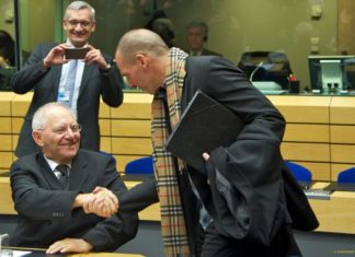 Κάνουμε ό,τι μας λένε