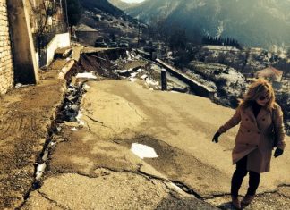 Κι αφήνω πίσω μου συντρίμμια