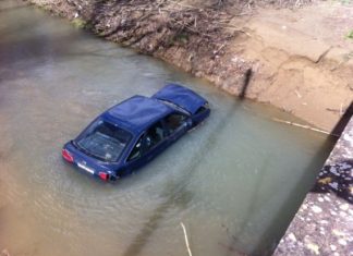 Αυτοκίνητο εξετράπη σε παρακείμενο αύλακα της Εθνικής Οδού έξω από το Αγρίνιο