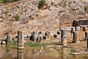 Το καρνάγιο μαρτυρά πως τα πολεμικά πλοία των Οινιάδων έφταναν τα 40 μ. μήκος