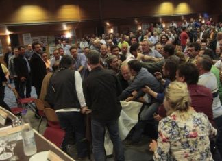 Στην Ελλάδα ο πόλεμος γίνεται για ένα “πιάτο φαΐ” από το Δημόσιο