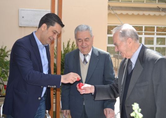 Λες να ΄χει ξύλινο;