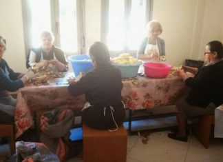 Στήριξη από τα συσσίτια του Αγ. Δημητρίου στους 32 μετανάστες που κρατήθηκαν προσωρινά στην Αστυνομία