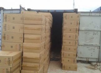 Έφοδος της Οικονομικής Αστυνομίας σε παράνομο εργαστήριο λαθραίων τσιγάρων στα Καλύβια