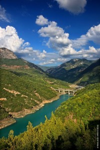 Βαθιά στα Κράβαρα ο Εύηνος γίνεται Ευηνολίμνη