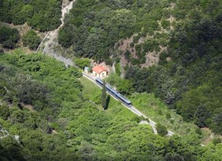 Ο οδοντωτός από την κορυφή του φαραγγιού