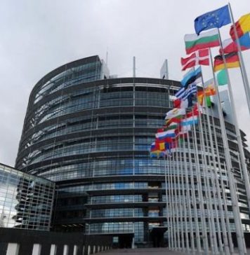 Στο μικροσκόπιο της Κομισιόν το εργασιακό 13ωρο