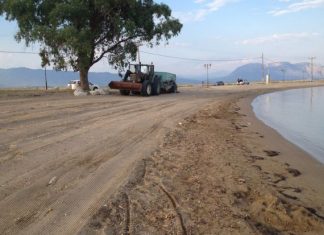 Έτοιμη η παραλία της Τουρλίδας για την καλοκαιρινή περίοδο