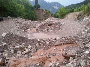 Αυτή είναι η κατάσταση της γέφυρας στη θέση Μύλος μέσω Αμβρακιάς. Μήνας Αύγουστος!
