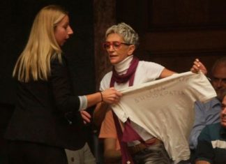 Η Μεσολογγίτισσα που διέκοψε τον Τσίπρα στη Βουλή