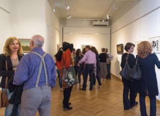 Παρουσία πολλών φιλότεχνων εγκαινιάστηκε η έκθεση “Τα εν οίκω εν δήμω”