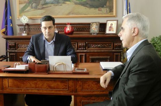 Ποιον προτιμάς για Διοικητικό Γραμματέα τον Τραπεζιώτη ή τον Καμμένο;