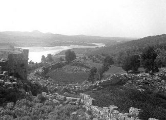 Το κάστρο της Παλιομάνινας πριν από 125 χρόνια