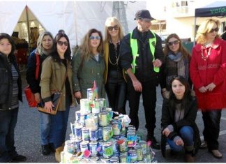 Αγρίνιο: “Δέντρο Αγάπης” από… γάλα έφτιαξαν στο Χριστουγεννιάτικο χωριό