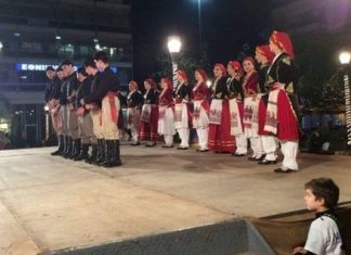 O Δήμος Αγρινίου φόρεσε τα γιορτινά του και ζει το «ΠΑΡΑΜΥΘΙ ΑΠΟ ΖΑΧΑΡΗ»