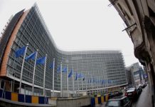 H Κομισιόν με την πατέντα του 2022: Μας συμβουλεύει να σβήνουμε τα φώτα για να εξοικονομούμε ενέργεια