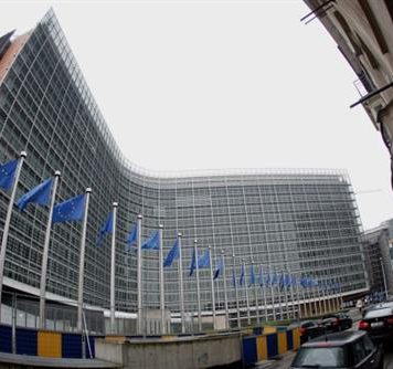 Κομισιόν για συντάξεις: Ό,τι συμφωνήθηκε, πρέπει να εφαρμοστεί