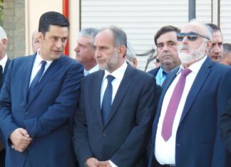 – Ο Panos καλά θα τη βολέψει στας Ευρώπας, με εμάς τι γίνεται;