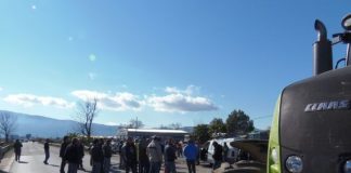 Αγρίνιο: Συμβολικός αποκλεισμός από τους αγρότες – Τα τρακτέρ παραμένουν σε θέση «μάχης»