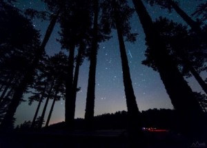 Μετέωρο στον Πάρνωνα. Σχεδόν κάθε μήνα, ερασιτέχνες αστρονόμοι από όλη την Ελλάδα μαζεύονται στα 1400μ, για να απολαύσουν τον νυχτερινό ουρανό με τα τηλεσκόπια τους....
