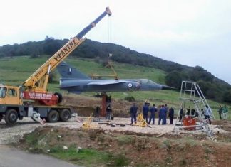 Tοποθετήθηκε το πολεμικό αεροσκάφος για το μνημείο πεσόντων αεροπόρων στο Θέρμο