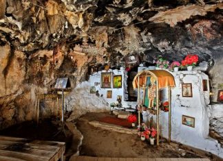 Ιερή σκήτη Αγ. Νικολάου Κρεμαστού